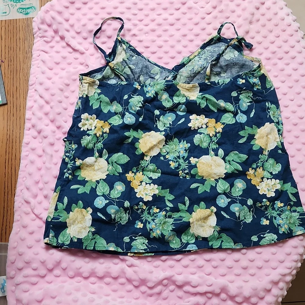 Old Navy floral print tank top - Picture 2 of 3